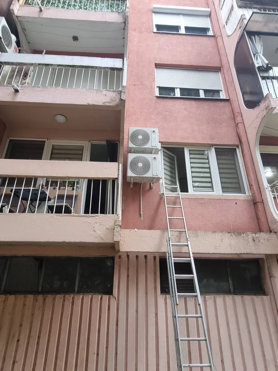 Spoljne jedinice na zgradi